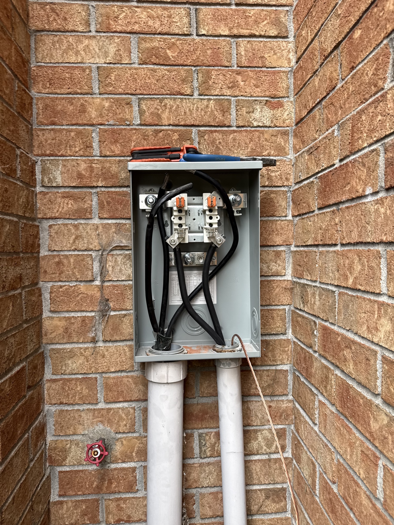 Upgraded electrical service entrance and meter base installed by E.S.D Électrique